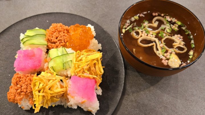 簡単 夜ご飯 ちらし寿司 モザイク お吸い物 ひな祭りごはん モザイク寿司 ちらし寿司アレンジ 行事ごはん お祝い献立 家庭料理 お吸い物レシピ 彩りごはん おうちごはん 料理好きな人と繋がりたい 今日のごはん 季節の献立 手作りごはん 特別な日の食卓 華やかごはん 献立 一覧 サムネイル