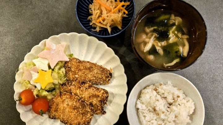 七夕ごはん ヒレカツ献立 星形サラダ 行事ごはん おうちごはん 家庭料理 和食献立 晩ごはん記録 味噌汁レシピ 簡単ごはん 彩り献立 料理好きな人と繋がりたい 手作りごはん イベント献立 ごはんが進む 献立 記事 サムネイル