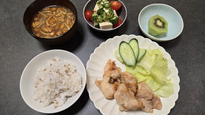 から揚げ ノンフライヤー 和定食 ヘルシー 簡単 夏 豆腐 サラダ 柚子胡椒 オクラ ミニトマト 味噌汁 夜ご飯 簡単 時短 ヘルシーごはん おうちごはん バランスごはん 簡単ごはん ノンフライヤーレシピ 和献立 献立 一覧 サムネイル