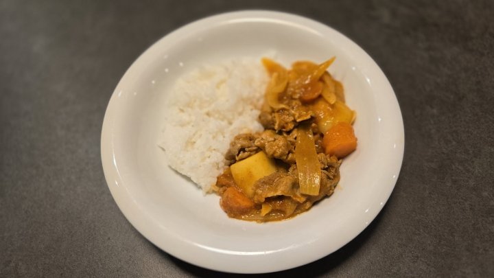 手作りカレー カレー粉 節約 簡単 おうちごはん カレー簡単レシピ ルーなしカレー 家庭料理 スパイスカレー 豚肉レシピ 時短ごはん 手作りカレー じゃがいもレシピ 野菜たっぷりランチ おうちごはん レシピ 一覧 サムネイル