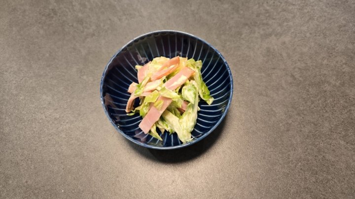 キャベツレシピ 簡単サラダ 塩もみキャベツ 時短レシピ 副菜レシピ おうちごはん 火を使わないレシピ やみつきサラダ レシピ 一覧 サムネイル
