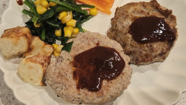 チーズハンバーグ きのこレシピ ボリュームおかず 家族ごはん おうちごはん 簡単ハンバーグレシピ とろけるチーズ ジューシーハンバーグ フライパンレシピ 栄養満点おかず 時短レシピ おうち定食 レシピ 一覧 サムネイル