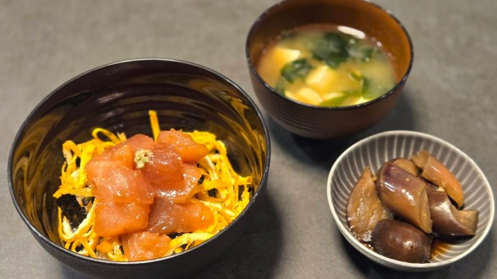 漬けマグロ 丼レシピ 海鮮丼 和食献立 今日の献立 簡単レシピ 時短レシピ 10分ごはん なすの煮びたし 副菜レシピ 味噌汁レシピ おうちごはん 料理記録 和食レシピ 献立日記 簡単ごはん 夕飯メニュー 夜ごはん記録 作り置きレシピ 忙しい日のごはん 家族ごはん さっぱりレシピ バランスごはん ほっとするごはん 和の献立 すっきりごはん さっぱりおかず 献立 一覧 サムネイル