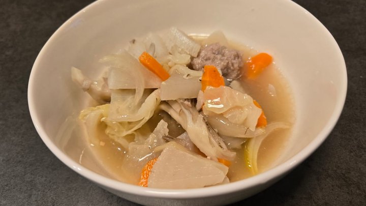 肉団子入り豚汁 豚汁レシピ 豚ひき肉レシピ 和食レシピ 野菜たっぷりレシピ レンジ下ごしらえ 時短レシピ 具だくさんスープ 生姜レシピ ほっとするごはん おうちごはん 家庭料理 簡単スープレシピ 和食レシピ あったかごはん レシピ 一覧 サムネイル