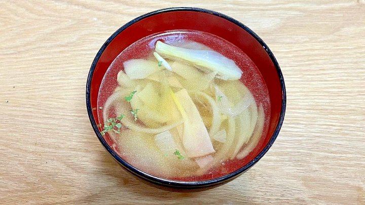 コンソメスープ たまねぎ ベーコン 簡単 レンジ コンソメスープ レンジ簡単 スープレシピ 朝食スープ 一人暮らしごはん レシピ 一覧 サムネイル