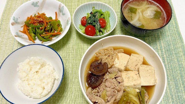 肉豆腐 和食献立 だしの旨み 豆腐レシピ 一汁三菜 家庭料理 おうち定食 ごはんのお供 栄養満点 野菜たっぷり 簡単和食 ヘルシーメニュー 健康ごはん 定番おかず あったか料理 献立 一覧 サムネイル