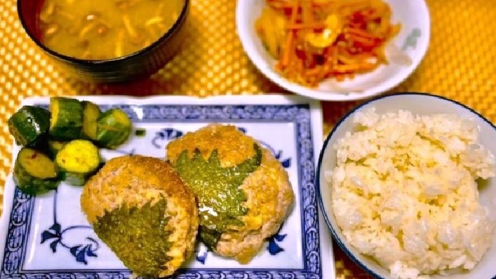 大葉の豆腐ハンバーグ きんぴら きゅうり ニラ醤油漬け なめこのお味噌汁 簡単 献立 豆腐ハンバーグ ヘルシー献立 照り焼きレシピ 和食ごはん 家庭料理 簡単レシピ 献立記録 夜ごはん 豆腐レシピ 大葉レシピ 献立 一覧 サムネイル