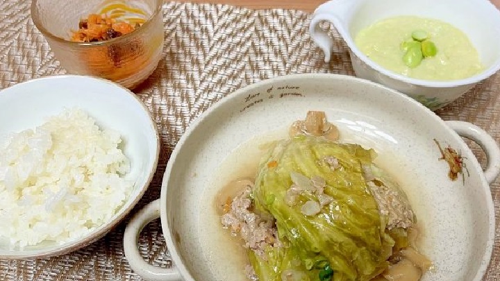 パーティ 誕生日 ロールキャベツ 献立 簡単 キャロットラペ 冷静スープ 枝豆 豪華 おもてなし 洋風 野菜たっぷり 煮込み 自炊ごはん  献立 一覧 サムネイル