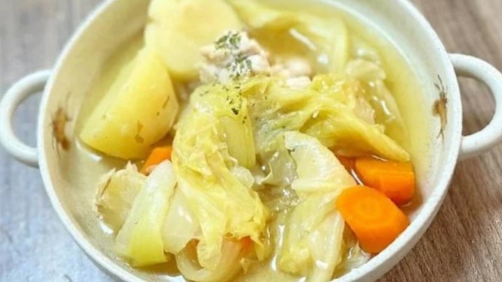 ポトフ 簡単 鶏むね ヘルシー じゃがいも キャベツ にんじん 作り置き 鶏むね肉 ポトフ ヘルシーレシピ 作り置き スープ料理 野菜たっぷり レシピ 一覧 サムネイル
